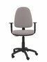 Chaise de bureau Aýna avec mécanisme Contact permanent de base, rembourrée de tissu gris clair. Équipée d'une base en polyamide noir, d'accoudoirs 1D et de roulettes en nylon de 50 mm.