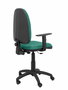 Chaise de bureau Aýna avec mécanisme Contact permanent de base, rembourrée de tissu vert émeraude. Équipée d'une base en polyamide noir, d'accoudoirs 1D et de roulettes en nylon de 50 mm