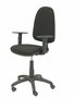 Chaise de bureau Aýna avec mécanisme de contact permanent de base, revêtue de tissu noir. Équipée d'une base en polyamide noir, d'accoudoirs 1D et de roulettes en nylon de 50 mm