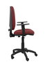 Chaise de bureau Aýna avec mécanisme Contact permanent de base, revêtue de tissu couleur grenat. Équipée d'une base en polyamide noir, d'accoudoirs 1D et de roulettes en nylon de 50 mm