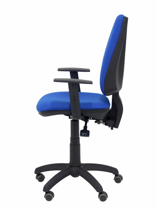 Chaise Elche Asynchrone Tissu Bleu Structure polyamide noire Accoudoir 1D Sans appui-tête Roulettes pour moquette