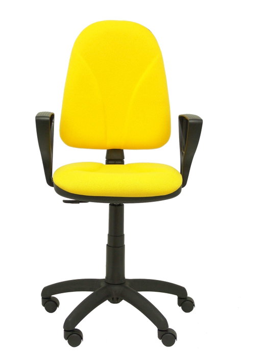 Chaise de bureau Algarra avec mécanisme « Contact permanent » de base, revêtue de tissu jaune. Équipée d'un piètement en polyamide noir, d'accoudoirs fixes et de roulettes en nylon de 50 mm