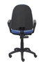 Chaise de bureau Algarra avec mécanisme Contact permanent de base, revêtue de tissu bleu clair. Équipée d'un piètement en polyamide noir, d'accoudoirs fixes et de roulettes en nylon de 50 mm