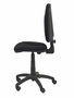Chaise de bureau Algarra avec mécanisme Contact permanent de base, revêtue de tissu noir. Équipée d'un piètement en polyamide noir, sans accoudoirs et de roulettes en nylon de 50 mm