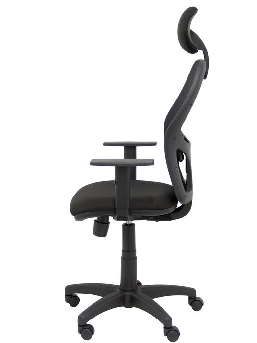Silla de oficina Alocén con mecanismo Sincro tapizada con Tela color Negro. Equipada con lumbar 1D, Brazos 1D, Cabecero Fijo y Ruedas de nailon 50 mm