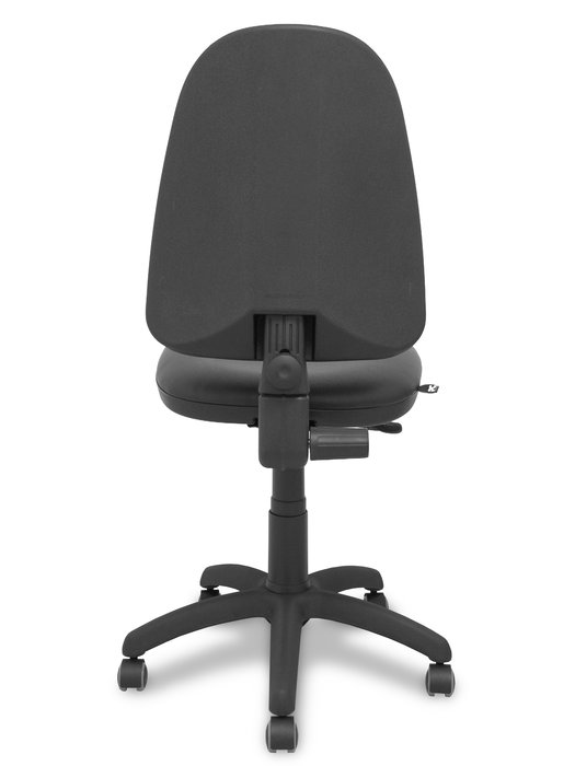 Chaise de bureau Aýna avec mécanisme Contact permanent de base, revêtue de simili cuir noir. Équipée d'une base en polyamide noir, sans accoudoirs et avec roulettes pour parquet.