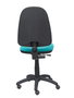Chaise de bureau Aýna avec mécanisme Contact permanent de base, rembourrée en simili cuir couleur turquoise. Équipée d'une base en polyamide noir, sans accoudoirs et avec roulettes pour parquet.