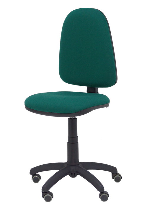 Chaise de bureau Aýna avec mécanisme de contact permanent de base, rembourrée de tissu vert bouteille. Équipée d'une base en polyamide noir, sans accoudoirs et avec des roulettes pour parquet