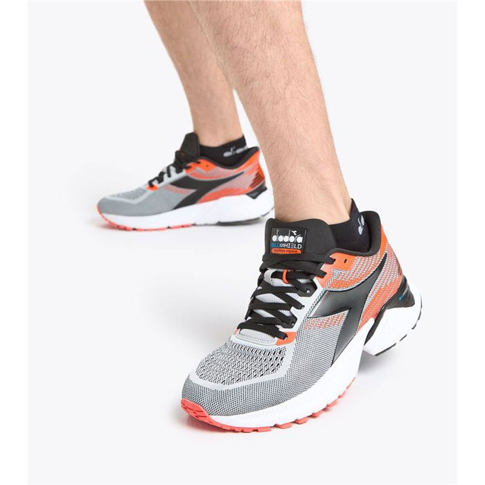 Chaussures de Running pour Adultes Diadora Mythos Blushield Vigore Gris 43 Chaussures de Running pour Adultes Diadora Mythos Blushield Vigore Gris 43
