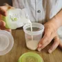 MAM Pots de conservation pour lait maternel et aliments bébé, 120 ml, lot de 5, gradués et stérilisables, compatibles tire-lait MAM