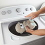 Mattel Peluche Nutria de Relaxation pour Heure du Coucher - Émet des Sons Apaisants et Mouvement du Ventre - 1 Mois à 99 Ans
