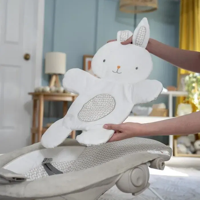 Ingenuity Transat bébé confort Petit Lapin avec arche d'éveil lumineuse, coussin réducteur amovible, pour nouveau-né - Cadeau bébé