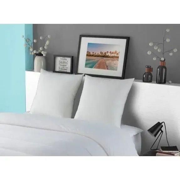 Dodo Oreiller Luxor 60x60 cm - Enveloppe 100% Coton Percale, Garnissage 100% Polyester à Effet Duvet - Confort Moyen - Certifié Oeko-Tex Standard 100