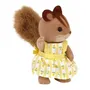 Sylvanian Families - Famille Écureuil Roux - 4 Personnages Miniatures Articulés avec Vêtements Amovibles - Pour Enfants de 3 Ans et Plus