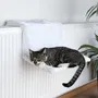 Trixie - Hamac de radiateur pour chat ajustable avec couverture en peluche, lavable machine, dimensions 45 x 24 x 31 cm, couleur blanc