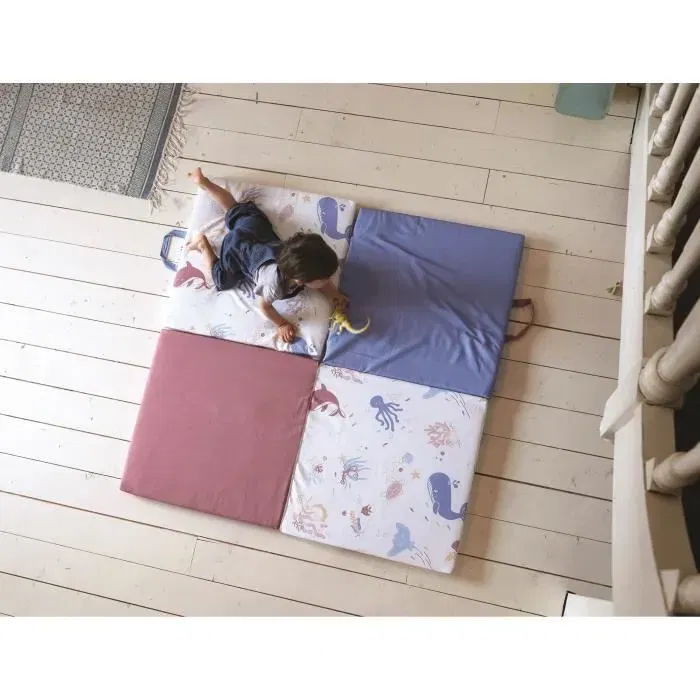 Tineo Tapis d'éveil évolutif Trésors de l'océan 3 en 1 - Tapis de jeu, matelas et pouf - 120 x 120 cm - Déhoussable Tineo Tapis d'éveil évolutif Trésors de l'océan 3 en 1 - Tapis de jeu, matelas et pouf - 120 x 120 cm - Déhoussable