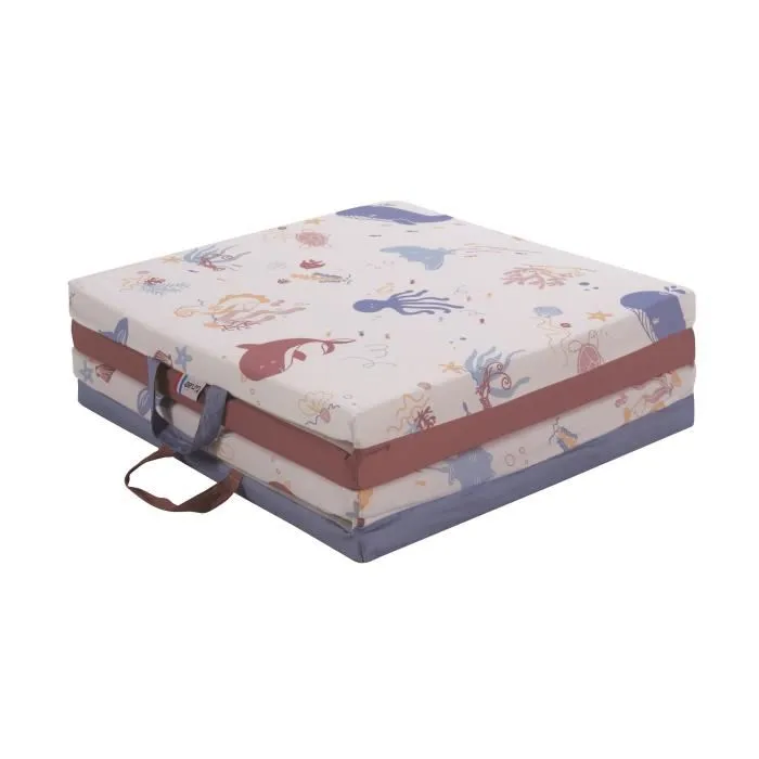 Tineo Tapis d'éveil évolutif Trésors de l'océan 3 en 1 - Tapis de jeu, matelas et pouf - 120 x 120 cm - Déhoussable Tineo Tapis d'éveil évolutif Trésors de l'océan 3 en 1 - Tapis de jeu, matelas et pouf - 120 x 120 cm - Déhoussable