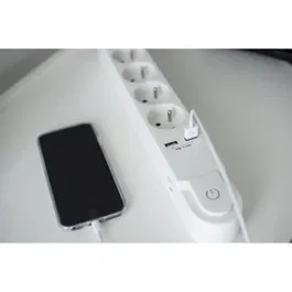 Chacon Bloc multiprise 5 prises 16A, interrupteur et disjoncteur, 2 ports USB, prise décalée, câble 3m HO5VV-F 3x1,5 mm² noir