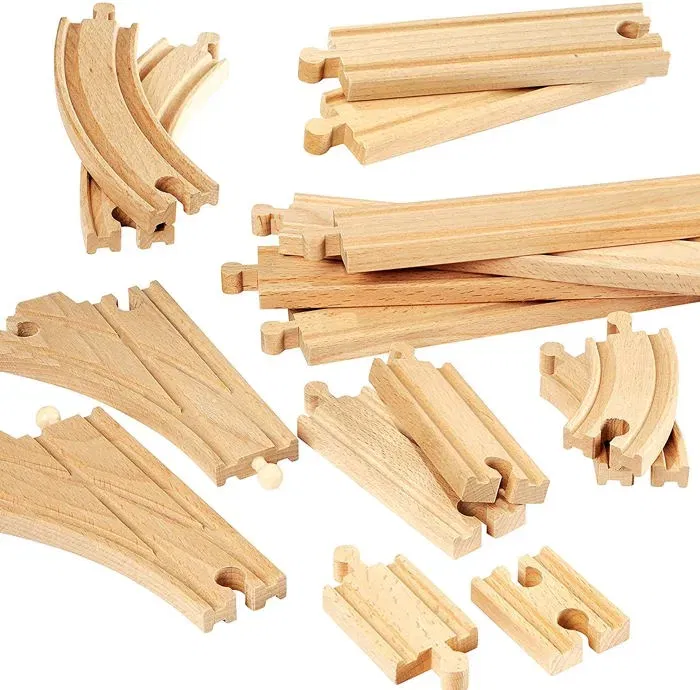 BRIO Coffret d'Extension Rails 33402 - 16 Pièces en Bois de Hêtre pour Circuit de Train - Enfant dès 3 Ans