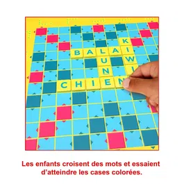 Mattel Games Scrabble Junior, jeu de société pour enfants de 6 ans et plus, plateau réversible 2 niveaux, apprentissage lecture et mots, référence Y9668