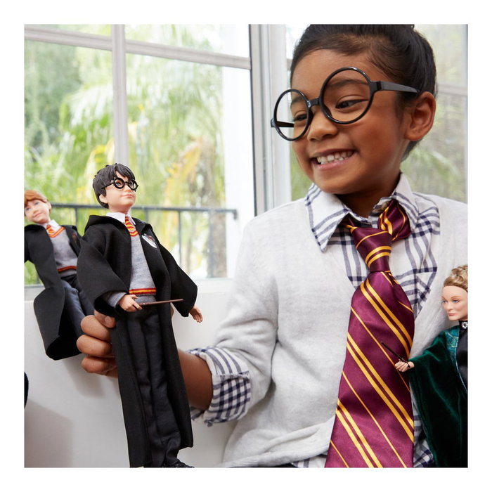 Mattel Harry Potter Fym50 Figurine de Collection 11 Points d'Articulation avec Uniforme et Baguette Magique