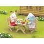 Sylvanian Families - Figurine La fille éléphant et son set de pique-nique avec 23 pièces (barbecue, brochettes, meubles, aliments) - Figurine miniature pour enfants