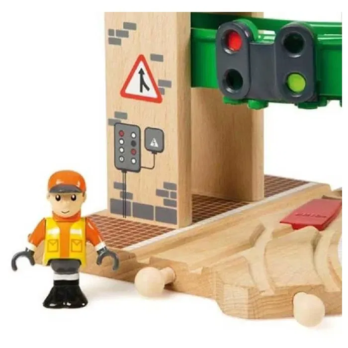 Brio World 33674 - Station de contrôle et d'aiguillage pour circuit de train en bois - Accessoire avec personnage articulé - Jouet pour enfant dès 3 ans