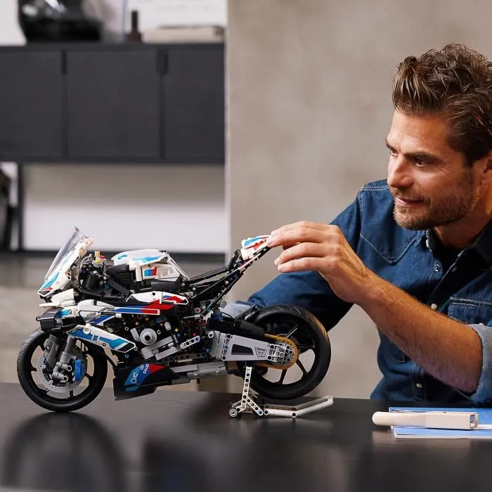 LEGO Technic 42130 - Maquette de Moto BMW M 1000 RR à l'Échelle 1:5, Modèle de Construction Technic pour Adultes, Cadeau pour Passionnés