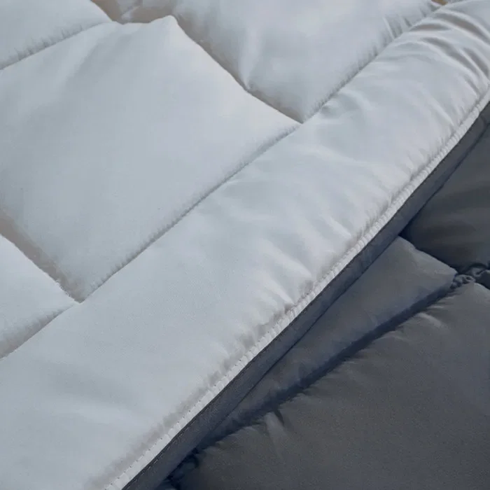 Toison D'Or - Couette Légère en Microfibre - 200 gr/m² - Gris & Argent - 140 x 200 cm - Fibres creuses siliconées - Certifiée Oeko-Tex - Traitée STOPFLAM