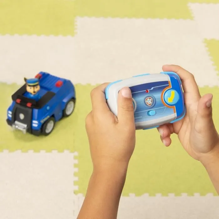 Paw Patrol - Véhicule Radiocommandé Chase - Voiture Télécommandée 2.4 GHz - Télécommande Adaptée aux Petites Mains - Jouet Enfant à Partir de 3 Ans