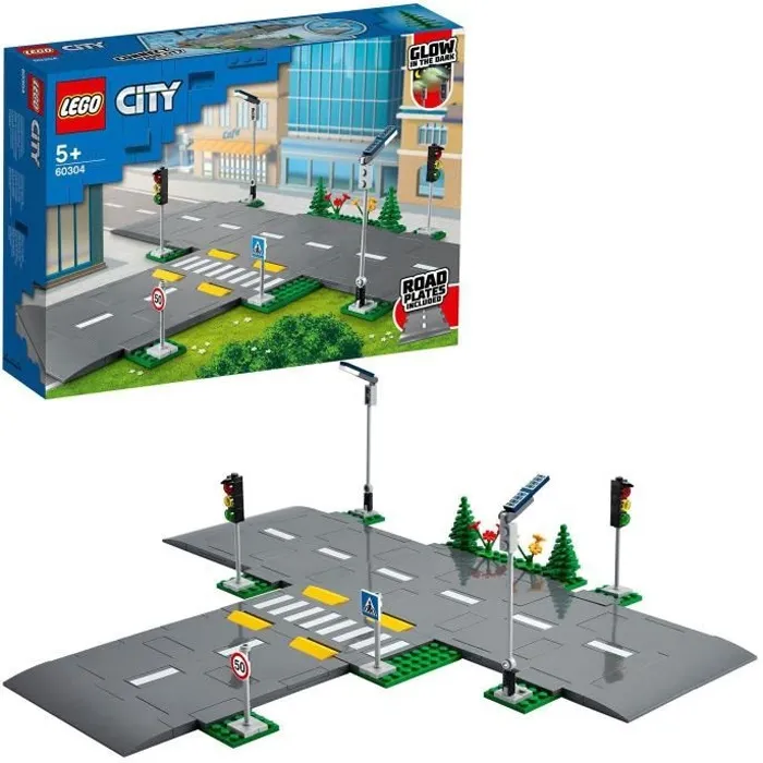 LEGO City 60304 Intersection à assembler, Jeu de construction ville avec panneaux et routes pour garçons ou filles LEGO City 60304 Intersection à assembler, Jeu de construction ville avec panneaux et routes pour garçons ou filles