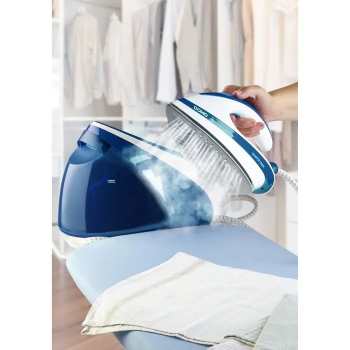 Domo DO1022S - Centrale vapeur et fer à repasser - 3000 W - 7,5 bar - Débit vapeur 160 g/min - Jet 450 g/min - Semelle céramique - Système anti-calcaire - Réservoir 1,8 L Domo DO1022S - Centrale vapeur et fer à repasser - 3000 W - 7,5 bar - Débit vapeur 160 g/min - Jet 450 g/min - Semelle céramique - Système anti-calcaire - Réservoir 1,8 L