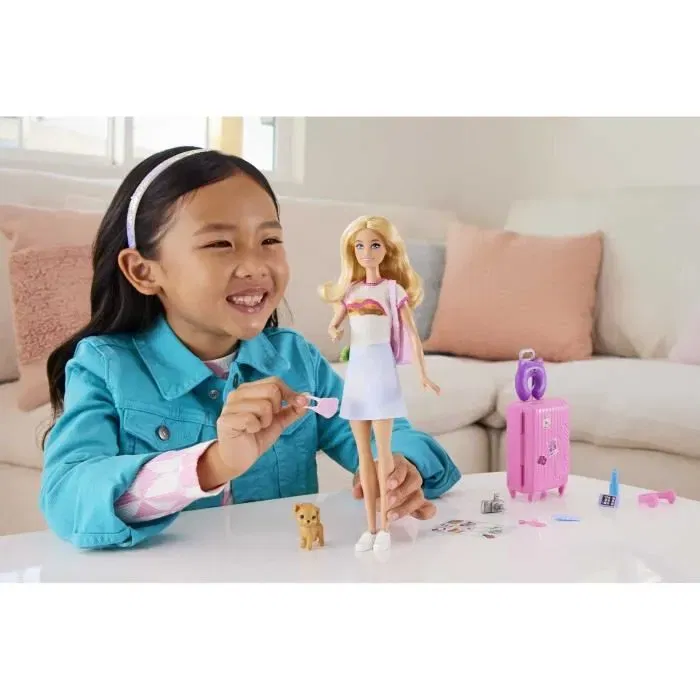 Barbie Coffret Voyage HJY18 avec Poupée, Chiot et 14 Accessoires pour Inventer des Histoires autour du Monde Barbie Coffret Voyage HJY18 avec Poupée, Chiot et 14 Accessoires pour Inventer des Histoires autour du Monde