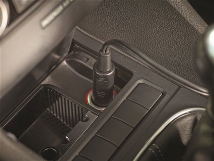Black+Decker PV-1200-AV Aspirateur de voiture 12V cyclonique avec câble de 5m et tête pivotante, nettoyage facilité