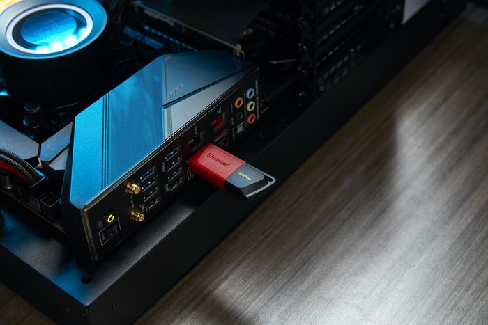Kingston DataTraveler Exodia M 128GB Clé USB 3.2 Gen 1 Noir et Rouge Kingston DataTraveler Exodia M 128GB Clé USB 3.2 Gen 1 Noir et Rouge