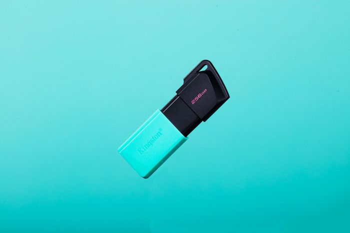 Kingston DataTraveler Exodia M Clé USB 256GB USB 3.2 Gen 1 - Noir et Turquoise - Stockage Portable avec Capuchon et Anneau Kingston DataTraveler Exodia M Clé USB 256GB USB 3.2 Gen 1 - Noir et Turquoise - Stockage Portable avec Capuchon et Anneau