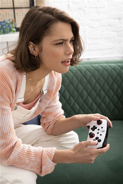 PowerA 1515672-01 FUSION PRO Manette Sans Fil Bluetooth Officielle Nintendo Switch OLED/Switch/Switch Lite - Blanche/Noire