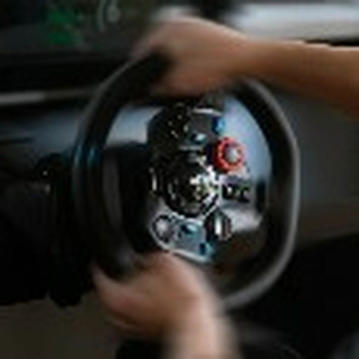 Logitech G29 Driving Force, Volant et pédales de course pour PS4 / PS5, Réf. 941-000112, Noir