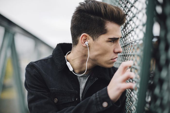 JBL Tune 125TWS Écouteurs Intra-Auriculaires Bluetooth True Wireless avec Pure Bass, 32h d'Autonomie, Connexion Dual Connect - Blanc