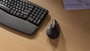 Logitech Lift - Souris ergonomique verticale sans fil pour petites et moyennes mains, Bluetooth/Logi Bolt USB, 4 boutons programmables, silencieuse, compatible Windows/macOS/iPadOS