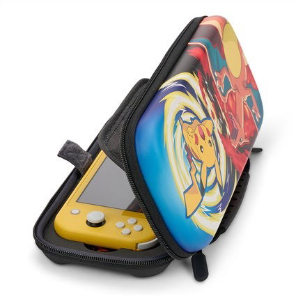 Power A 1522646-01 Housse compacte protectrice pour Nintendo Switch OLED/Lite - Motif Charizard vs Pikachu, avec rangement pour 9 cartes et intérieur en velours