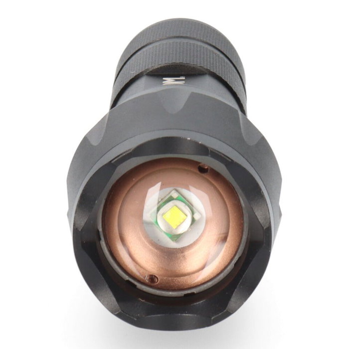 Edm Lampe torche LED Tactical Force zoom aluminium 3W 140lm 3 piles AAA incluses noir