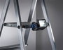 Varta 17648101421 - Lampe de travail LED flexible avec aimant et crochet, étanche, 3 piles AA, éclairage d'atelier