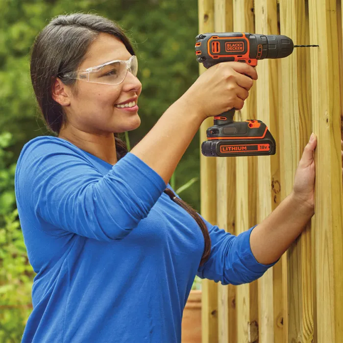 Black+Decker Perceuse visseuse sans fil 18V 1 batterie 1,5Ah Compacte et légère Black+Decker Perceuse visseuse sans fil 18V 1 batterie 1,5Ah Compacte et légère