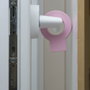 Rei Retenidor de cale pour porte Lock modèle 660 en TPS rose – Flexible lavable colgable 64 x 82 x 15 mm