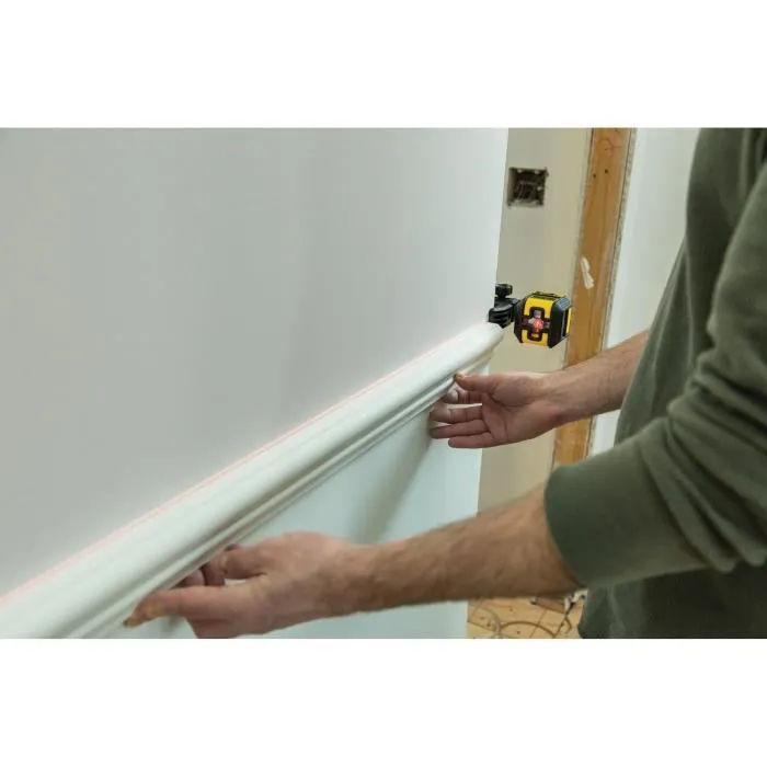 Stanley STHT77498-1 Niveau Laser Croix Rouge avec Mise à Niveau Automatique, Blocage du Pendule, Double Filetage 1/4", Portée 12m, IP50