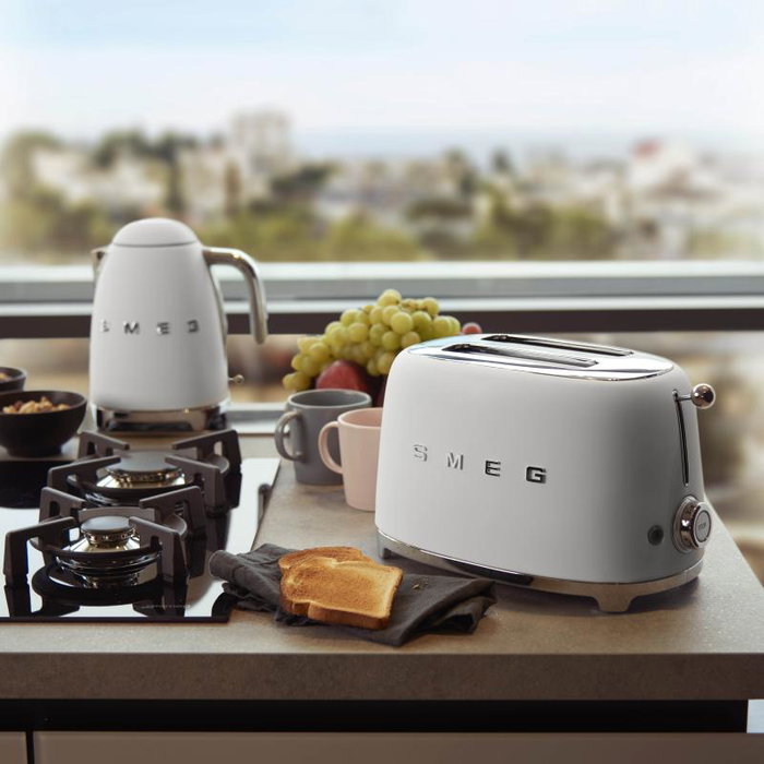 Smeg Bouilloire électrique KLF03WHMEU - Blanc mat - Rétro - 1,7 L - 3000 W - Arrêt automatique