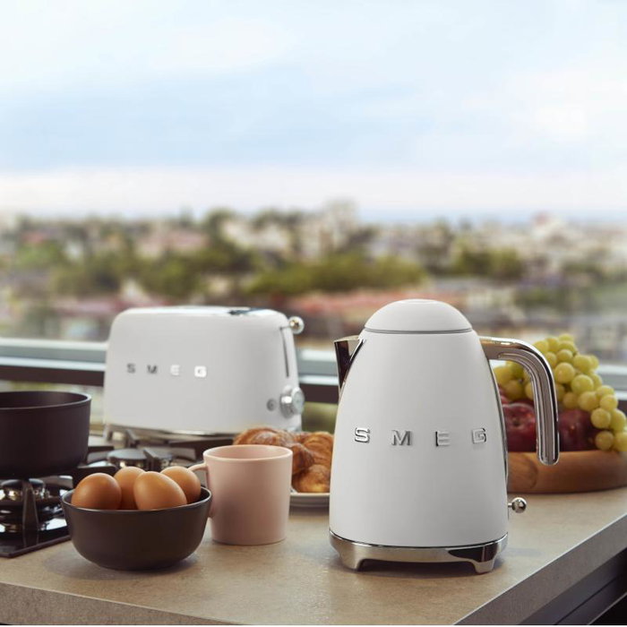 Smeg Bouilloire électrique KLF03WHMEU - Blanc mat - Rétro - 1,7 L - 3000 W - Arrêt automatique