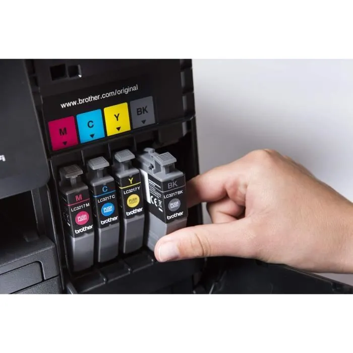 Brother LC-3217C - Cartouche d'encre cyan - Rendement 550 pages - Compatible avec séries MFC-J5330DW, MFC-J5730DW, MFC-J6530DW Brother LC-3217C - Cartouche d'encre cyan - Rendement 550 pages - Compatible avec séries MFC-J5330DW, MFC-J5730DW, MFC-J6530DW