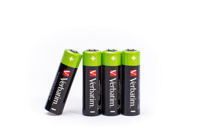 Verbatim Batteries rechargeables Premium AA HR6 NiMH 2500 mAh 1.2 V, lot de 4 piles pour appareil photo numérique et télécommande